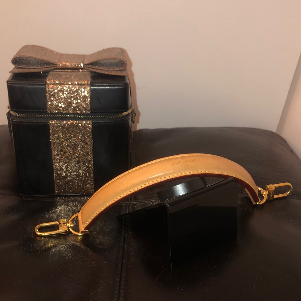 NEW NEVER USED- LOUIS VUITTON MÉTIS HOBO STRAP